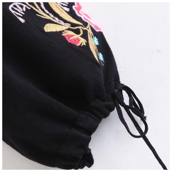 💕 Black Floral Embroidery Tie Sleeve Sweater - Picture 6 of 13